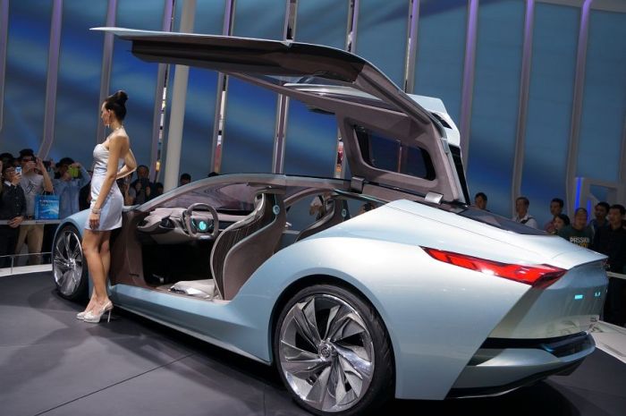Модели и автомобили на выставке Auto Guangzhou-2013 Модели и автомобили на выставке Auto Guangzhou-2013