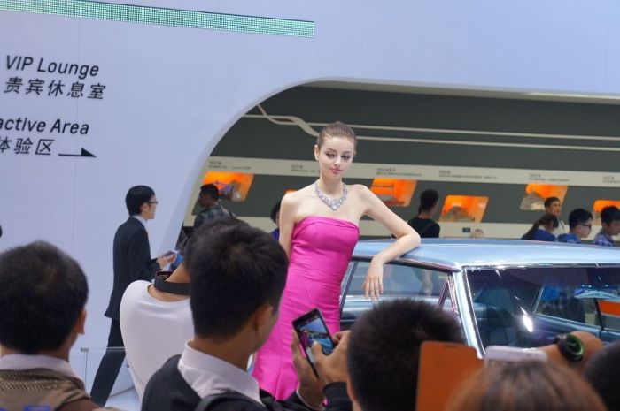 Модели и автомобили на выставке Auto Guangzhou-2013 Модели и автомобили на выставке Auto Guangzhou-2013