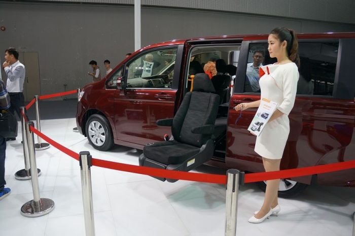 Модели и автомобили на выставке Auto Guangzhou-2013 Модели и автомобили на выставке Auto Guangzhou-2013