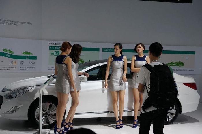 Модели и автомобили на выставке Auto Guangzhou-2013 Модели и автомобили на выставке Auto Guangzhou-2013