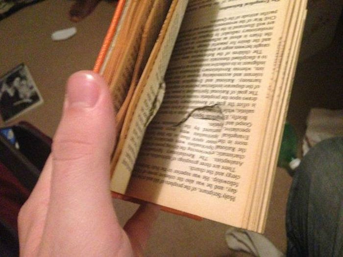 Студенту спас жизнь рюкзак с книгами