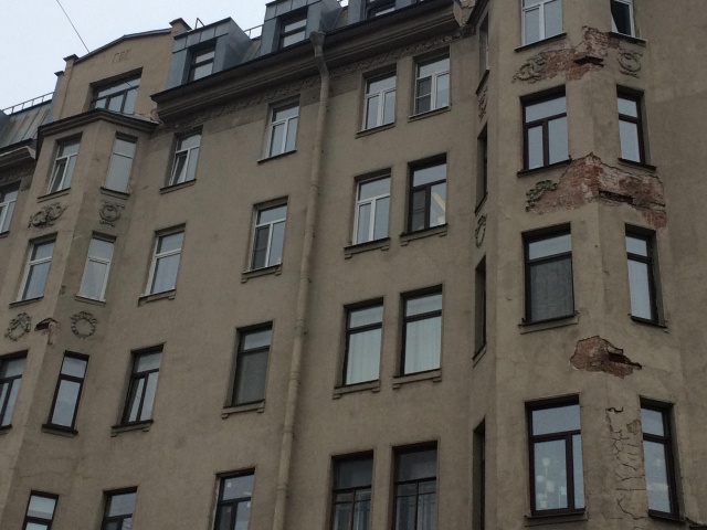 Лепнину на историческом здании в Питере отреставрировали при помощи монтажной пены