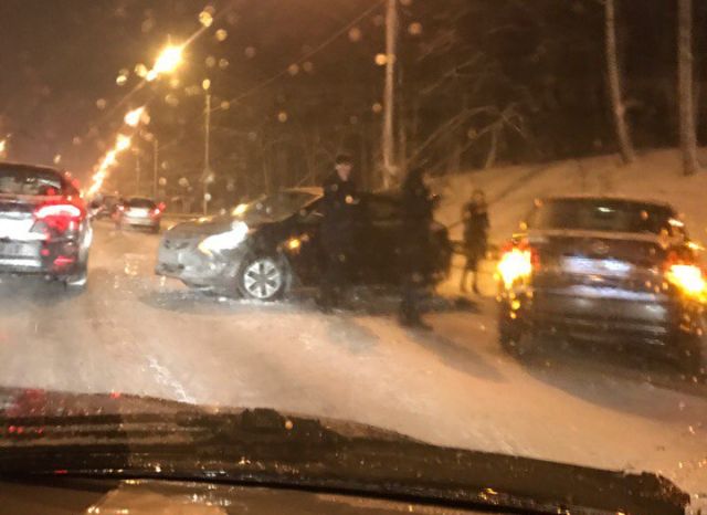 В Санкт-Петербурге участники ДТП слепили снеговиков пока ждали ДПС