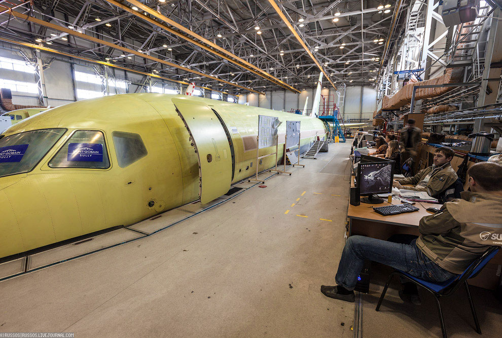 Как производят самолет Сухой Суперджет 100