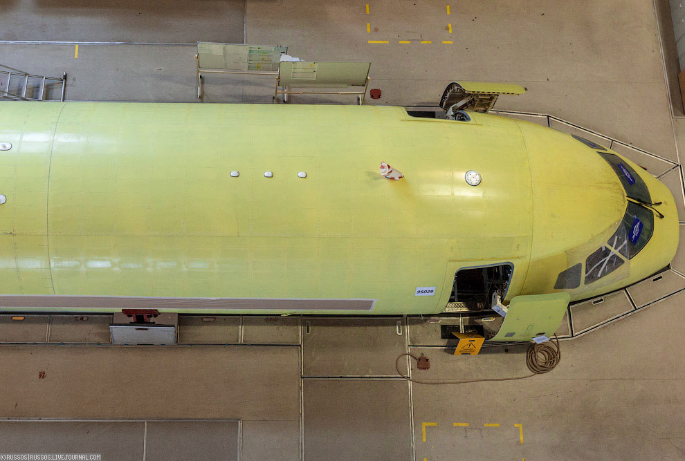 Как производят самолет Сухой Суперджет 100