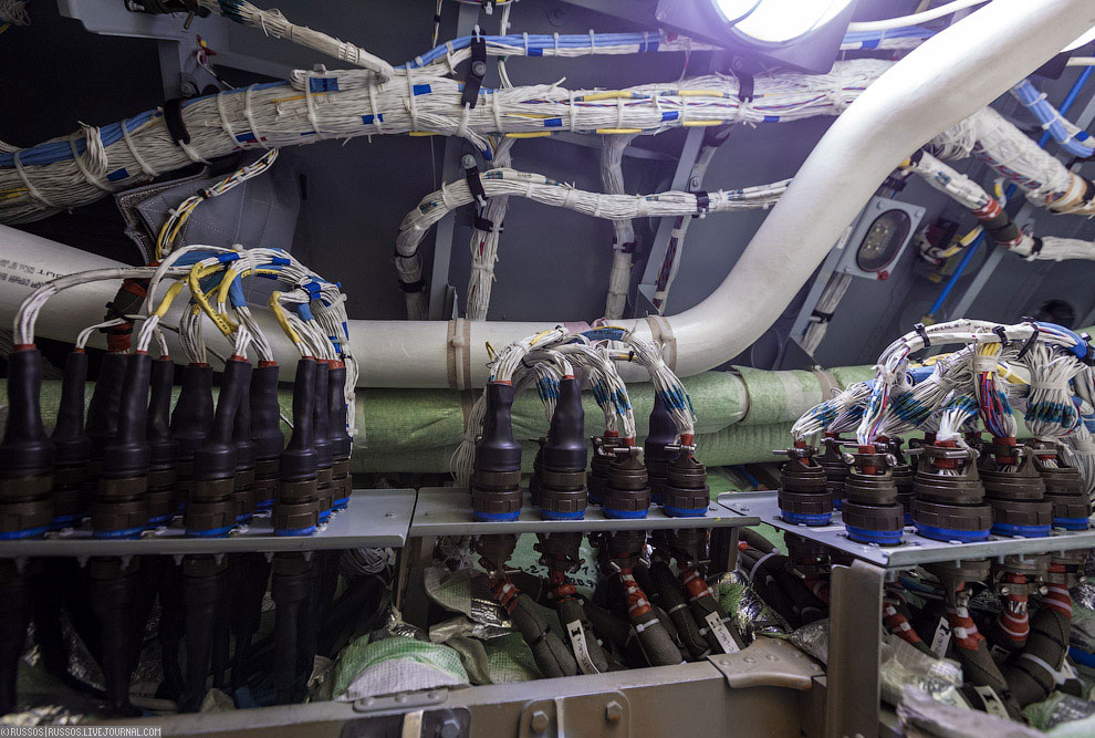 Как производят самолет Сухой Суперджет 100