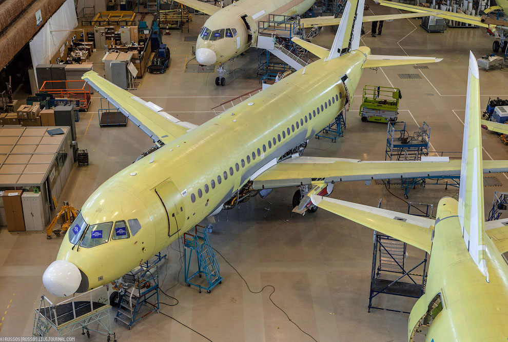 Как производят самолет Сухой Суперджет 100