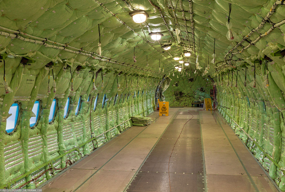 Как производят самолет Сухой Суперджет 100