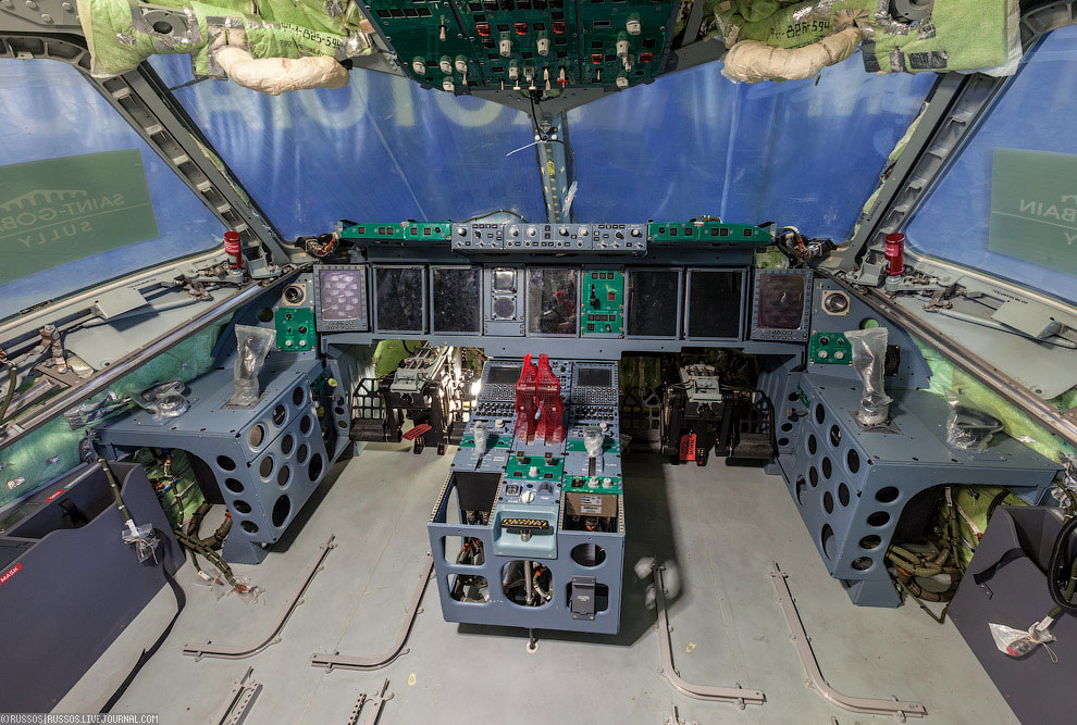 Как производят самолет Сухой Суперджет 100