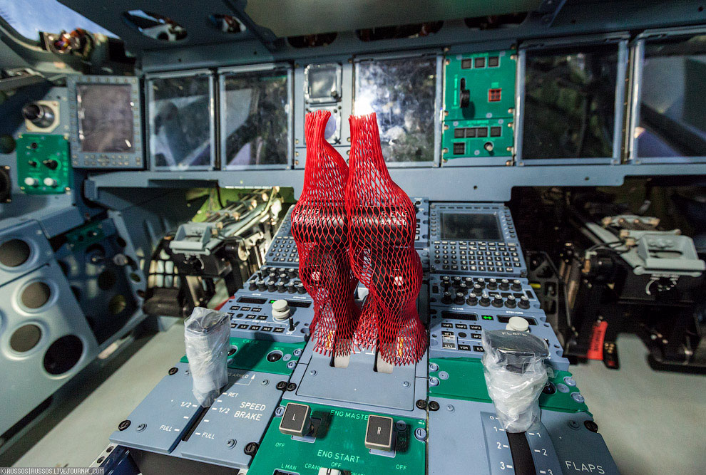 Как производят самолет Сухой Суперджет 100