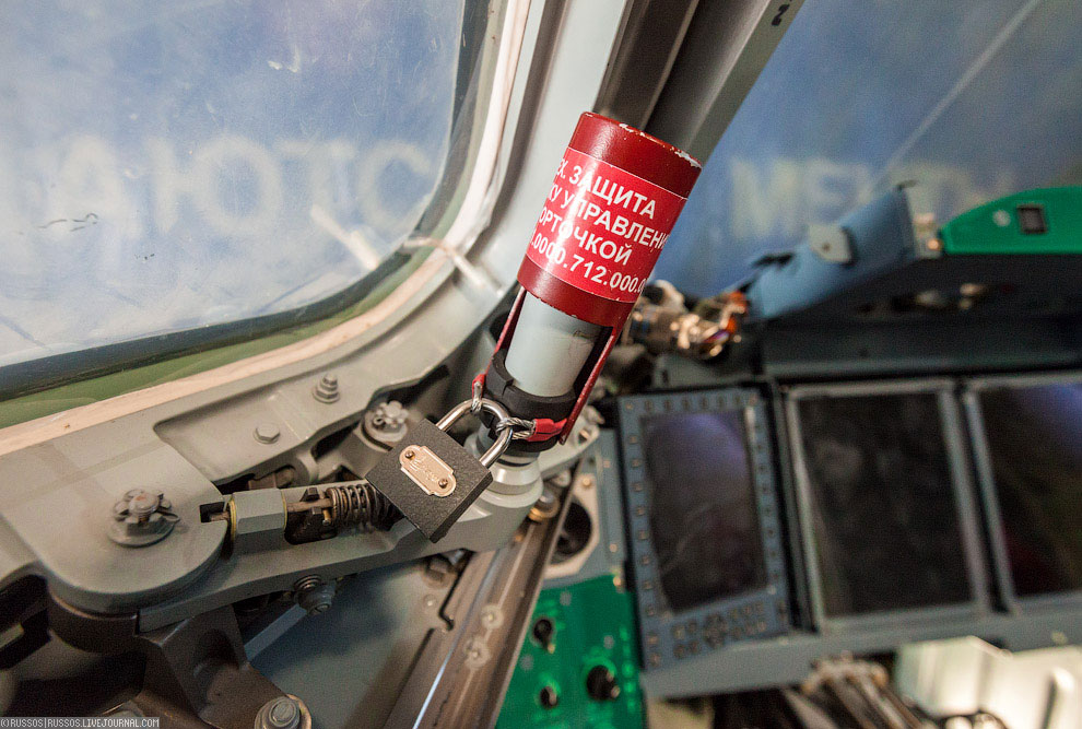 Как производят самолет Сухой Суперджет 100