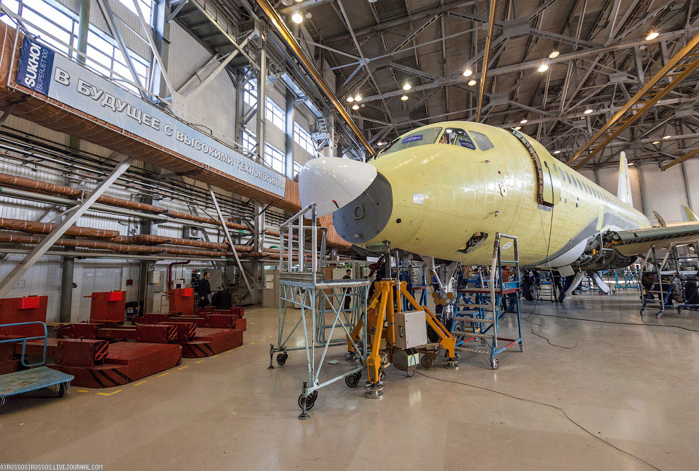 Как производят самолет Сухой Суперджет 100