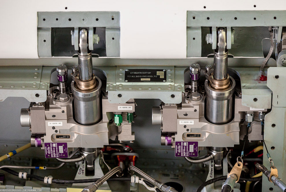 Как производят самолет Сухой Суперджет 100