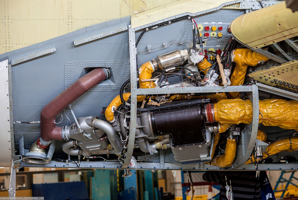 Как производят самолет Сухой Суперджет 100