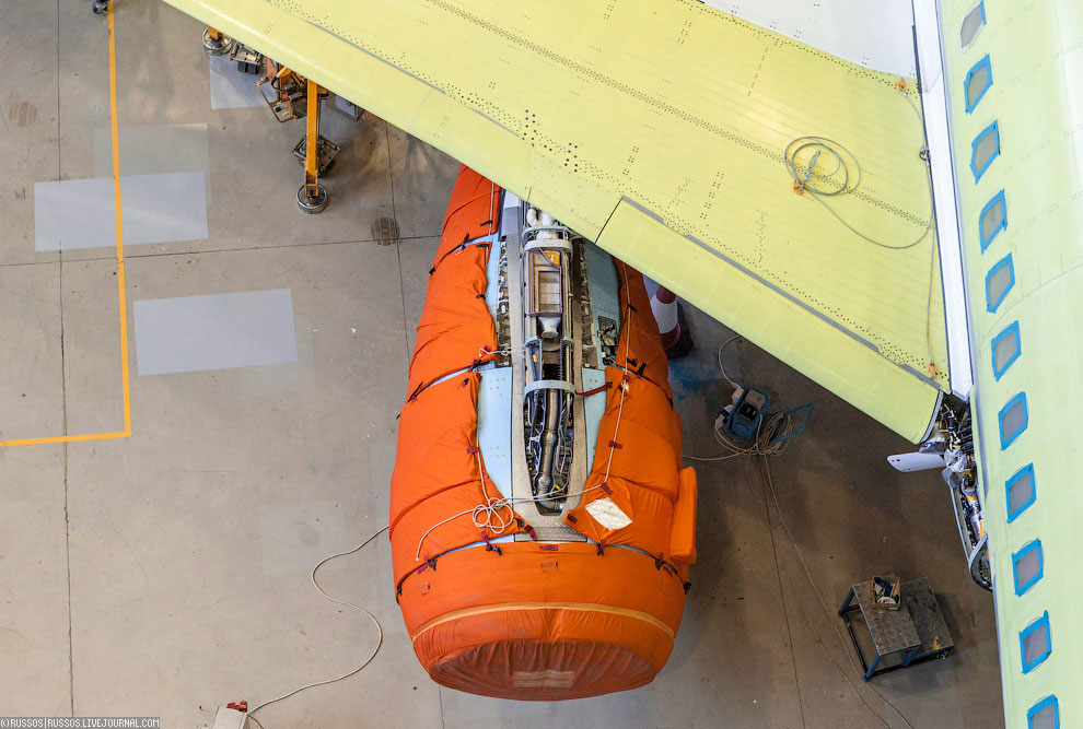 Как производят самолет Сухой Суперджет 100