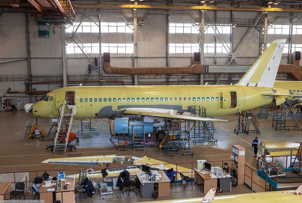 Как производят самолет Сухой Суперджет 100