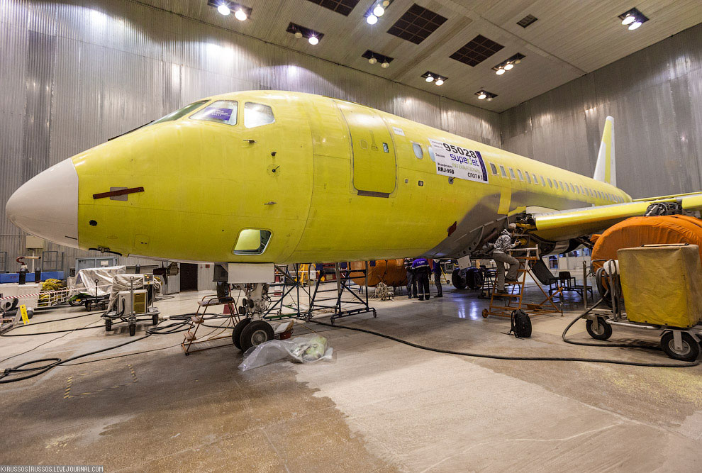 Как производят самолет Сухой Суперджет 100