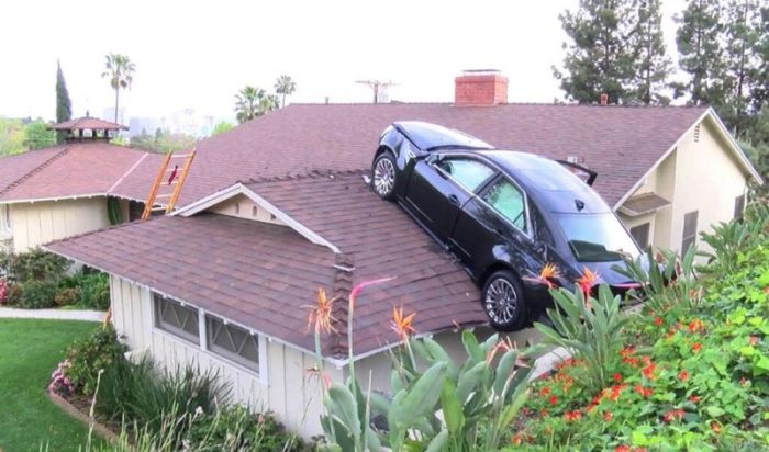 Очередной лётчик на машине (7 фото)