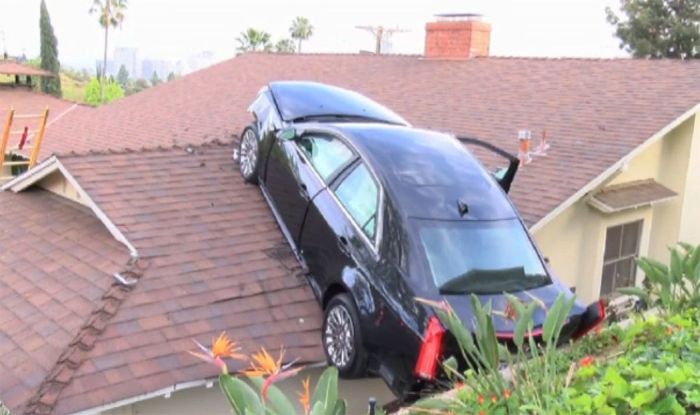 Очередной лётчик на машине (7 фото)