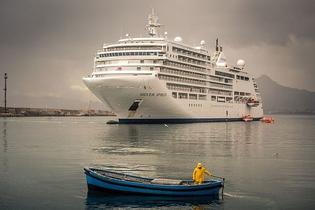 Как удлиняли круизный лайнер Silver Spirit