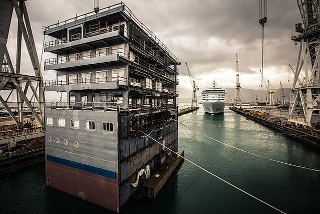 Как удлиняли круизный лайнер Silver Spirit