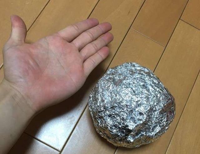 Блестящий шар из фольги вручную: когда действительно нефиг делать
