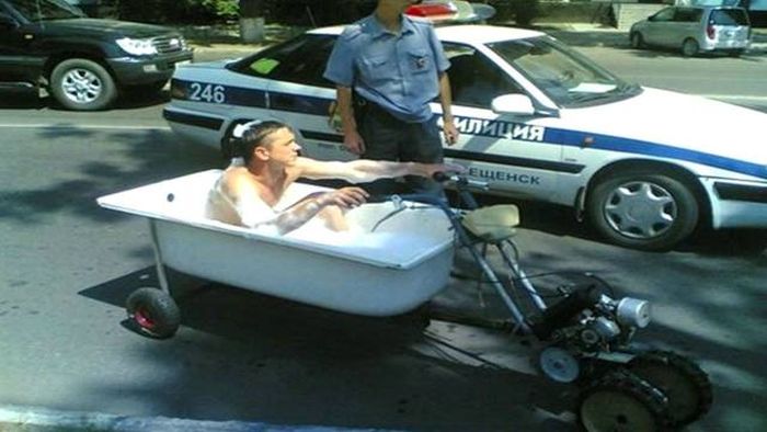 Взрослые дурачатся