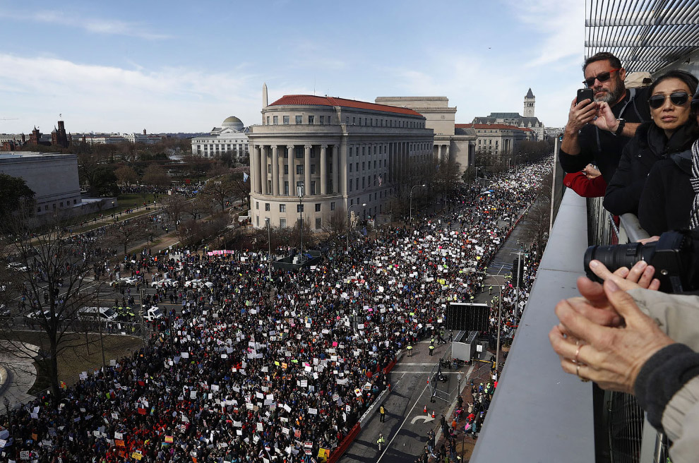 Американцы вышли на марши против оружия Американцы вышли на марши против оружия