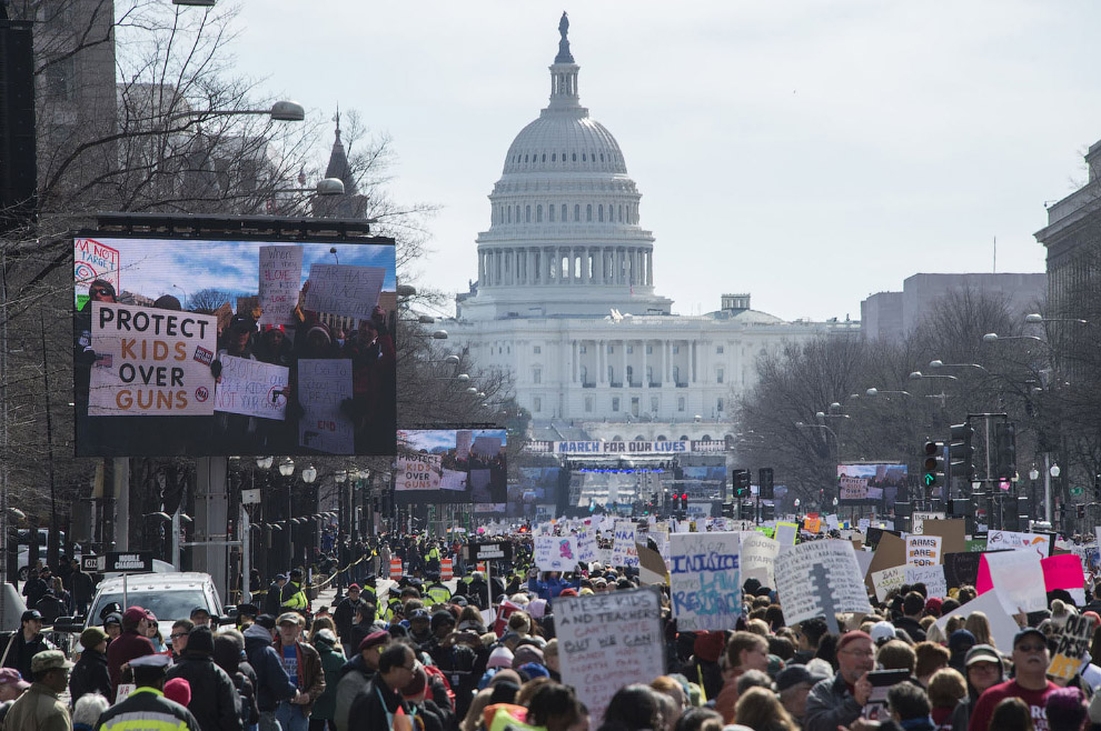 Американцы вышли на марши против оружия Американцы вышли на марши против оружия