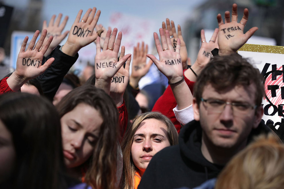 Американцы вышли на марши против оружия Американцы вышли на марши против оружия