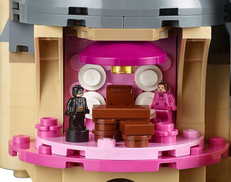 LEGO представил замок Хогвартс из 6000 деталей LEGO представил замок Хогвартс из 6000 деталей