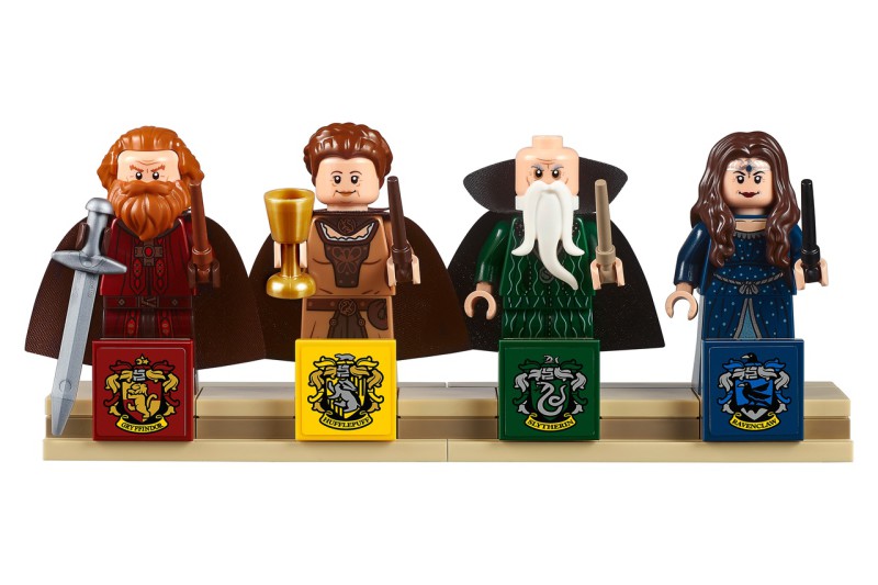 LEGO представил замок Хогвартс из 6000 деталей LEGO представил замок Хогвартс из 6000 деталей