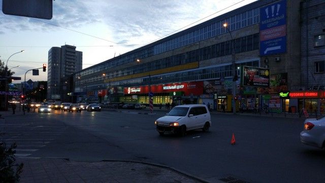 В Новосибирске автомобилист намеренно таранит машины нарушителей ПДД В Новосибирске автомобилист намеренно таранит машины нарушителей ПДД