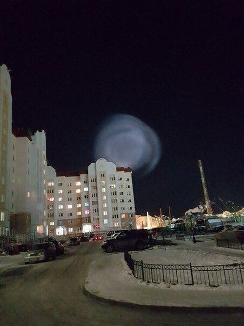 Необычный светящийся шар в небе над Салехардом
