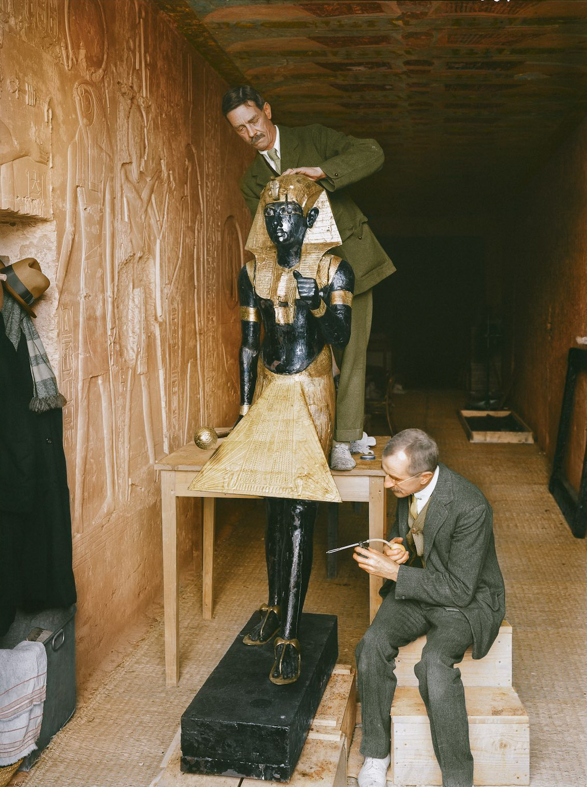 История обнаружения гробницы Тутанхамона в цветных фотографиях История обнаружения гробницы Тутанхамона в цветных фотографиях
