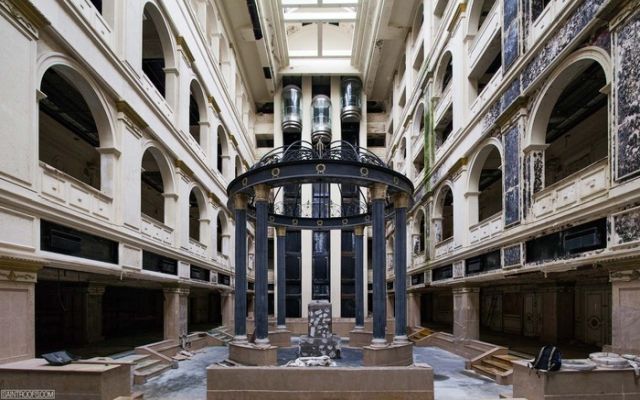 Недостроенная гостиница «Северная корона» в Санкт-Петербурге