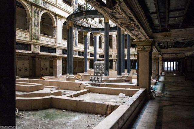 Недостроенная гостиница «Северная корона» в Санкт-Петербурге