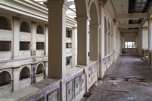 Недостроенная гостиница «Северная корона» в Санкт-Петербурге