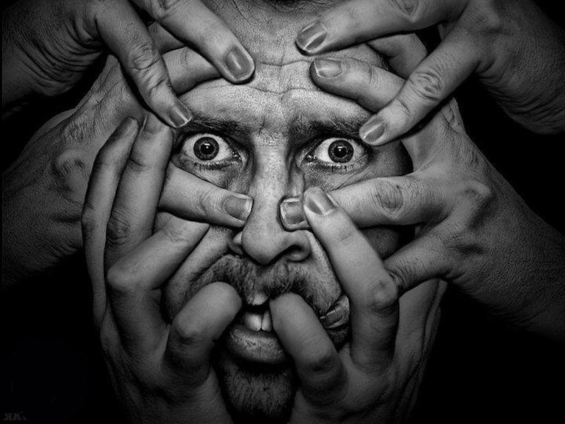 «Я больше не я». Пользователи Reddit с диагностированной шизофренией рассказывают о том, как они поняли, что у них начала «подтекать крыша» (Часть 1)