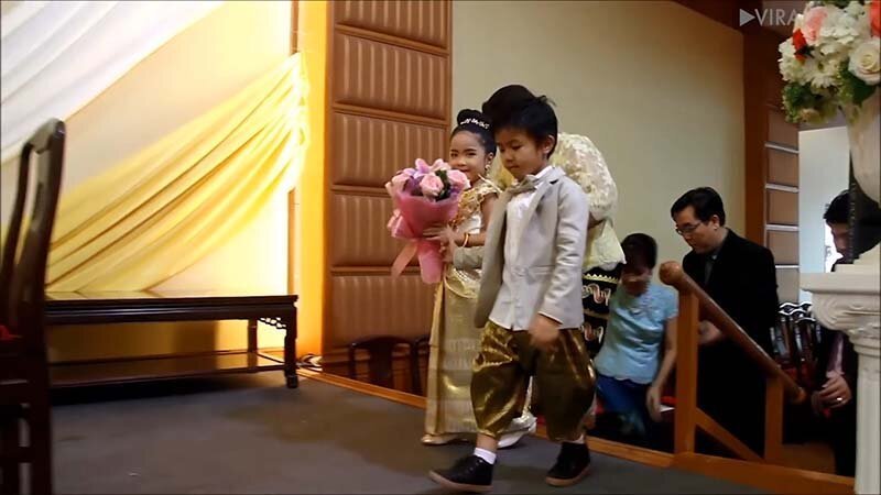 В Таиланде поженили 6-летних близнецов
