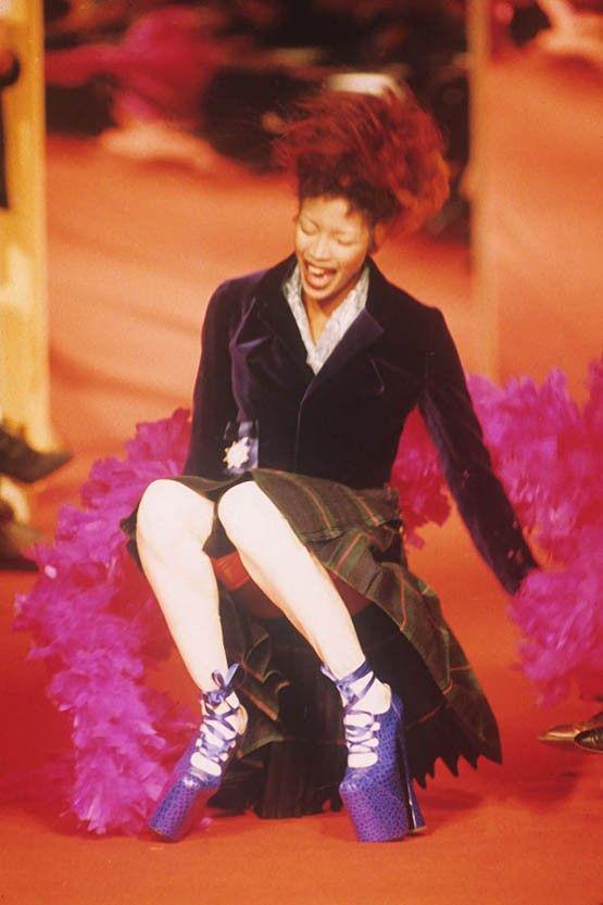 Падения знаменитостей