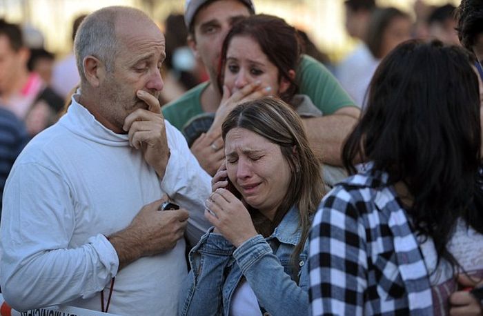 Пожар в ночном клубе Бразилии унес жизни 245 человек (13 фото)