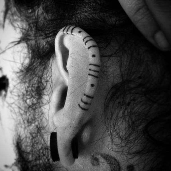 Татуировки на ушах