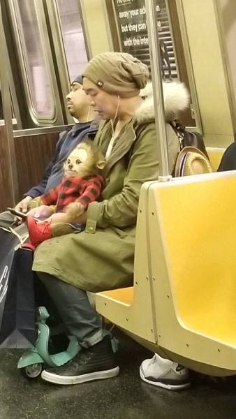 Странные пассажиры метро