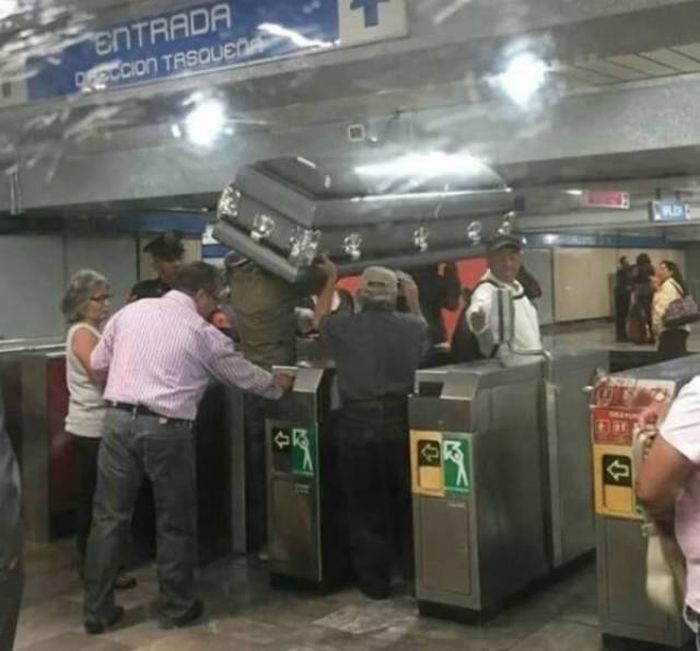 Странные пассажиры метро
