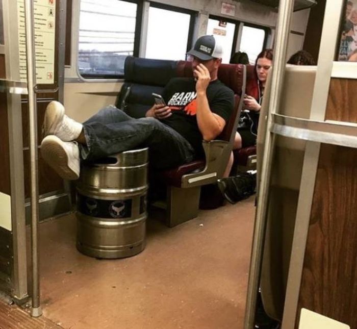 Странные пассажиры метро