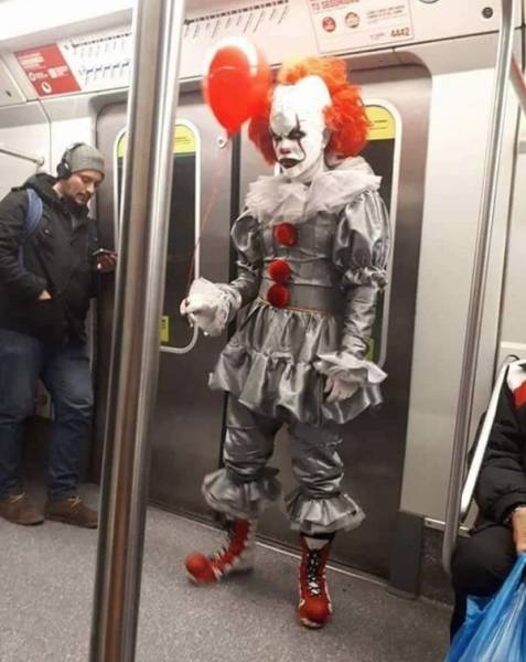 Странные пассажиры метро