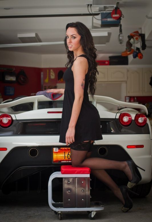 Девушки и автомобили