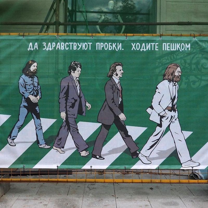 Веселые рисунки московского уличного художника Zoom