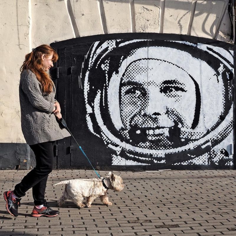 Веселые рисунки московского уличного художника Zoom